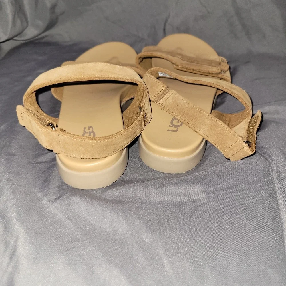 UGG Big Kids Girls Size 5 Zini Sandal Brown Beach Summer Vacation